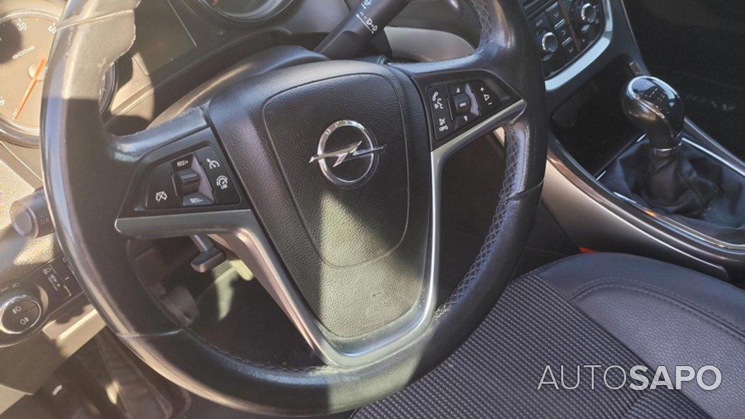 Opel Astra J Sports Tourer de 2013