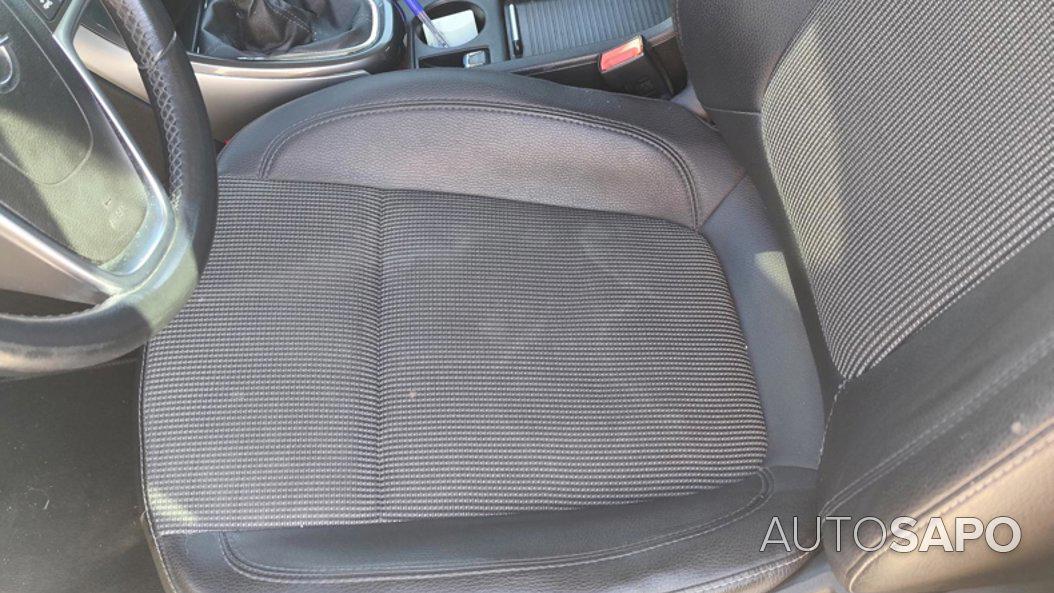 Opel Astra J Sports Tourer de 2013