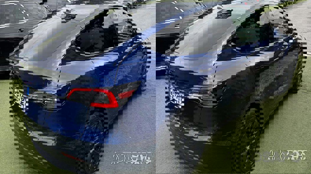 Tesla Model Y Long-Range RWD de 2024