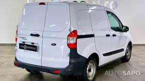 Ford Transit Courier de 2015