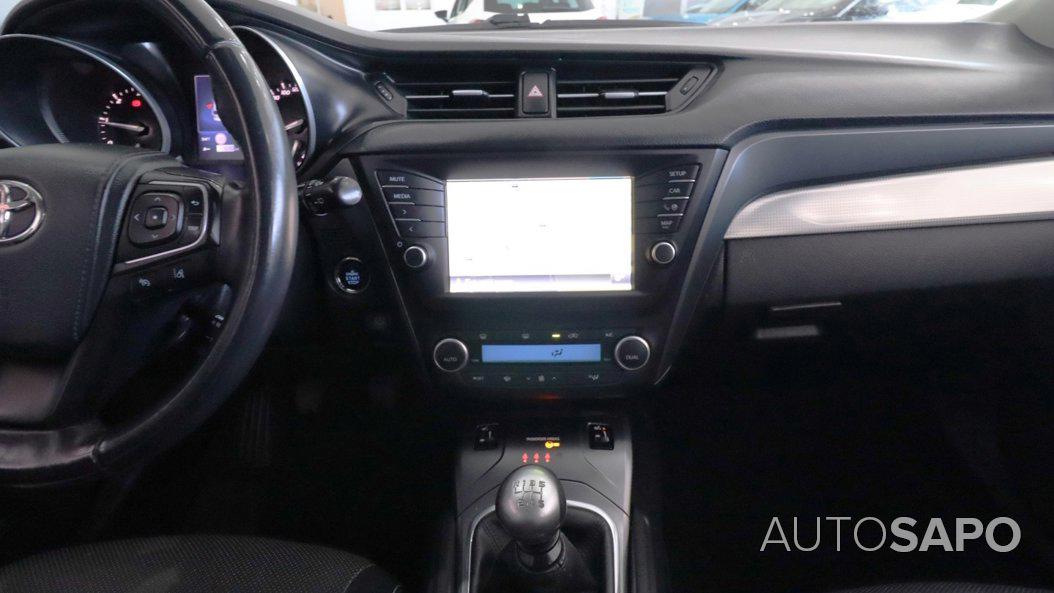 Toyota Avensis de 2016