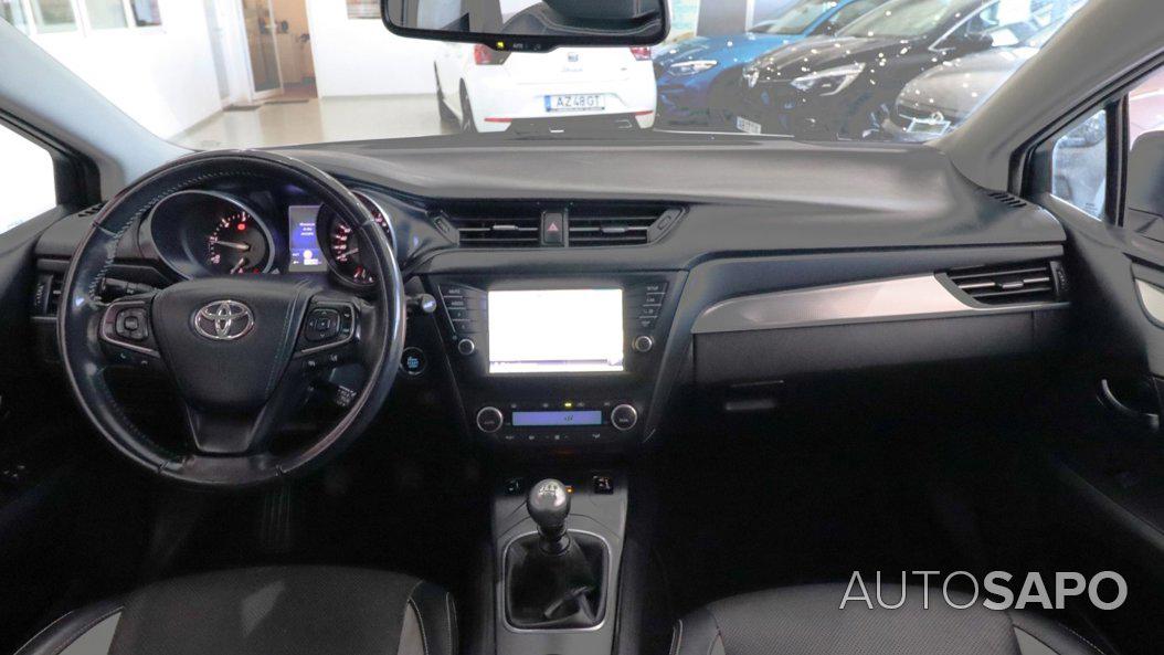 Toyota Avensis de 2016