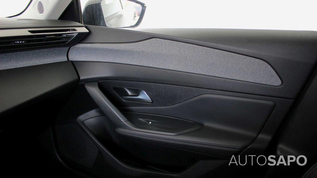 Peugeot 308 1.2 PureTech Allure EAT8 de 2024