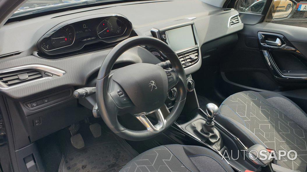 Peugeot 2008 1.2 PureTech Signature de 2019