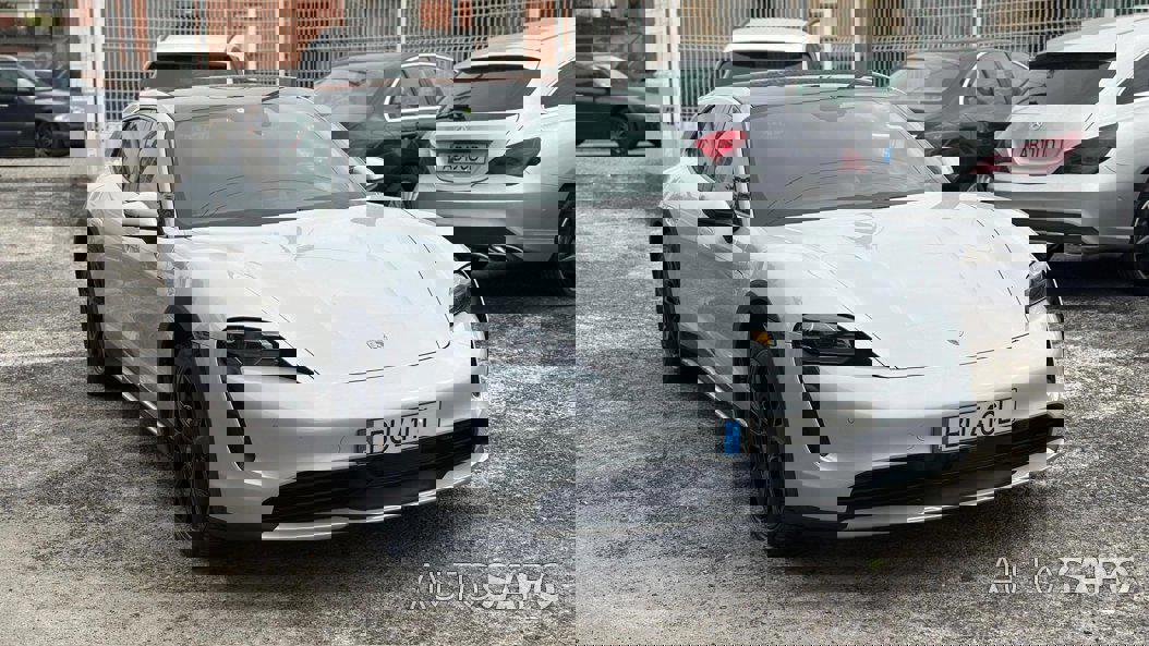 Porsche Taycan Cross Turismo de 2023