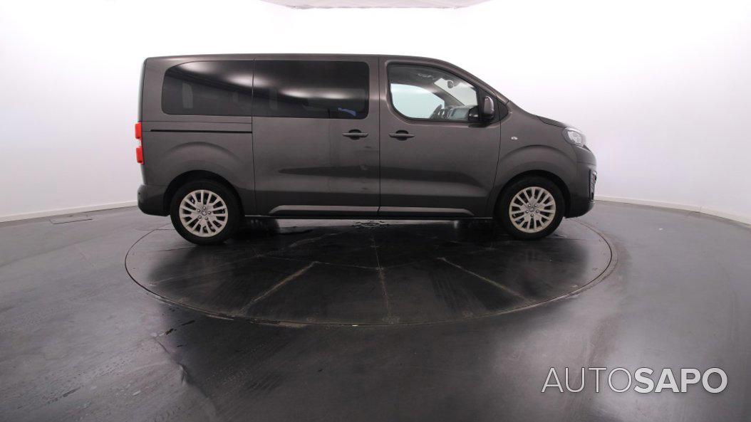 Peugeot Traveller de 2020