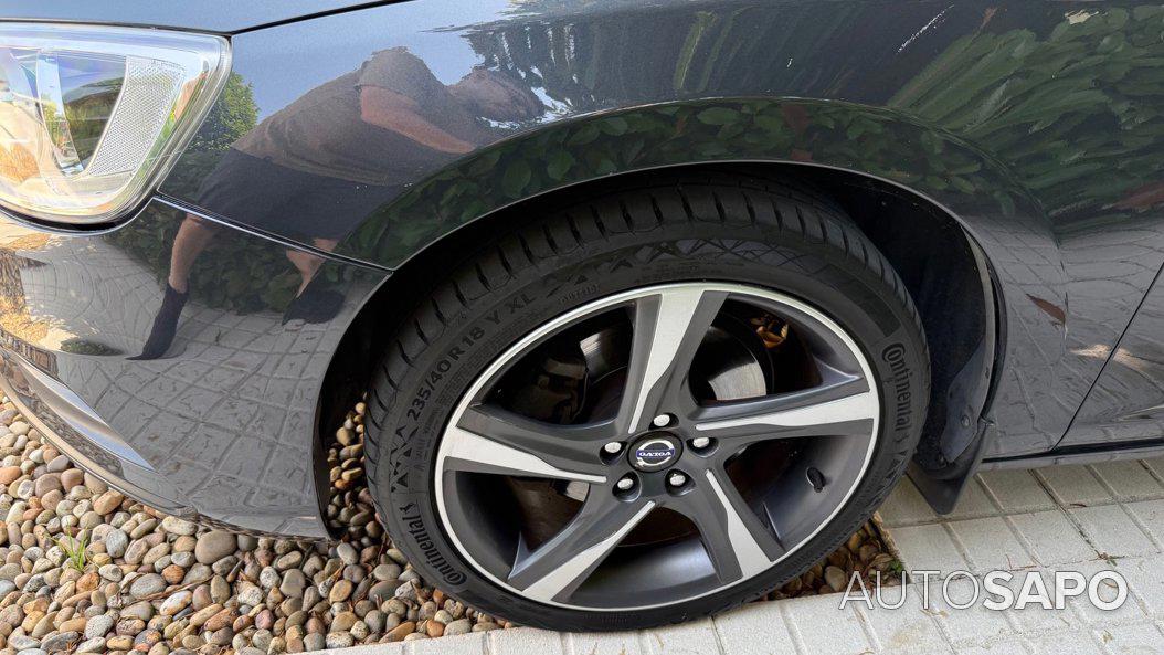 Volvo V60 2.0 D4 R-Design de 2014