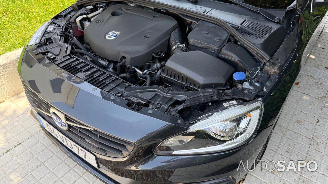 Volvo V60 2.0 D4 R-Design de 2014