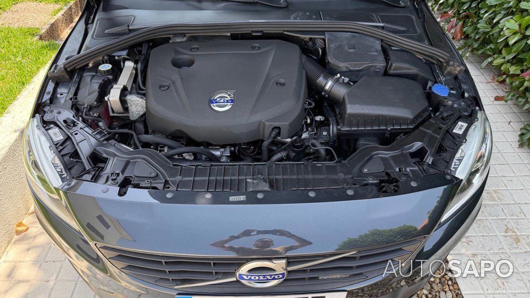 Volvo V60 2.0 D4 R-Design de 2014