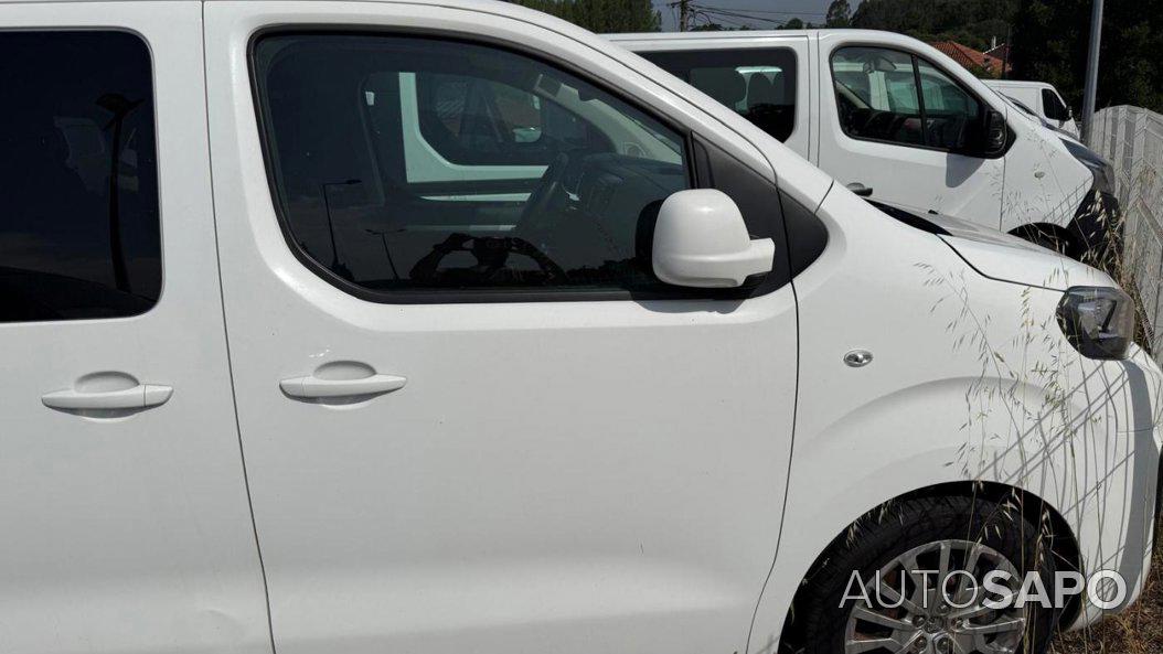 Peugeot Traveller de 2021