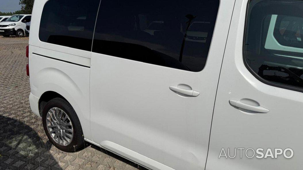 Peugeot Traveller de 2021