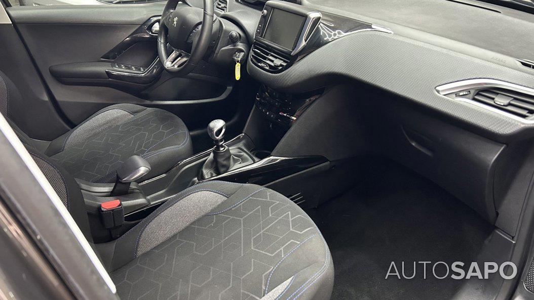 Peugeot 2008 1.2 PureTech Style de 2019