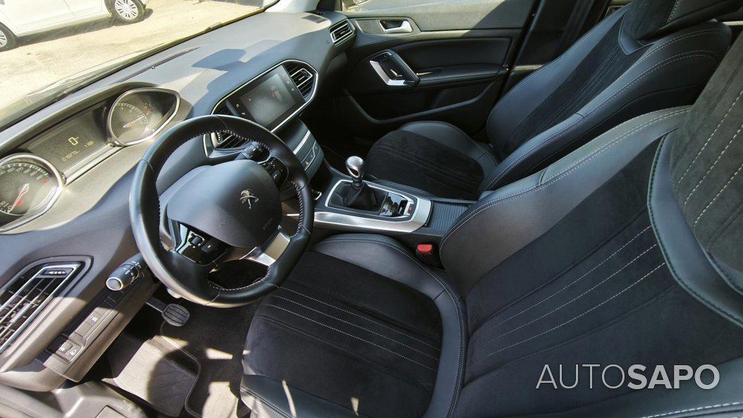 Peugeot 308 1.2 PureTech Allure de 2019