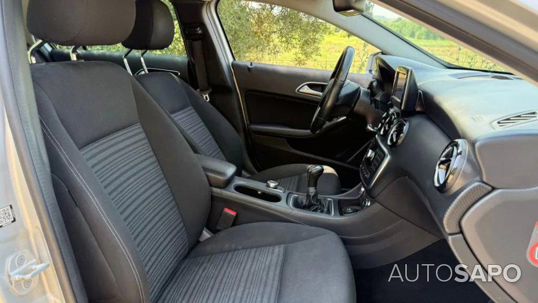 Mercedes-Benz Classe A 160 CDi BlueEfficiency Urban de 2014