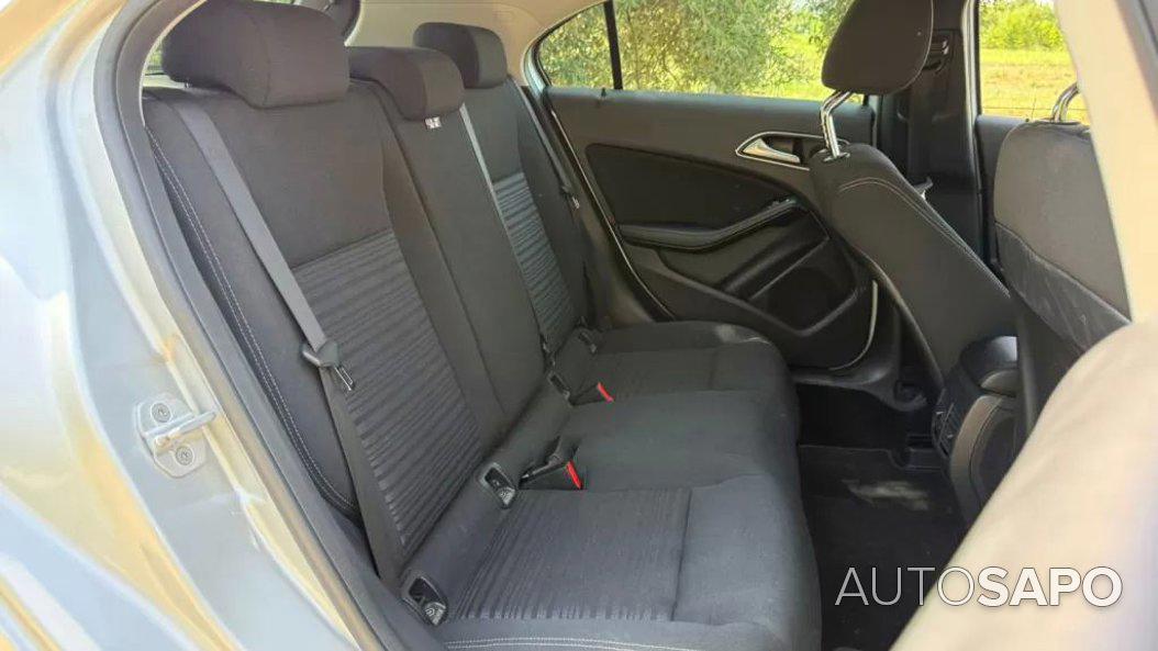 Mercedes-Benz Classe A 160 CDi BlueEfficiency Urban de 2014