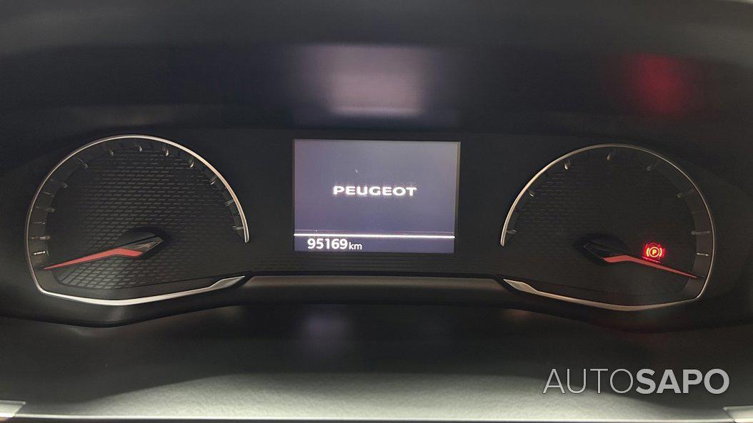 Peugeot 2008 1.2 PureTech Active EAT8 de 2022