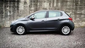 Peugeot 208 1.2 PureTech Life Signature de 2018