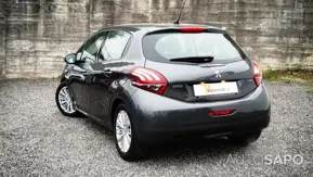 Peugeot 208 1.2 PureTech Life Signature de 2018