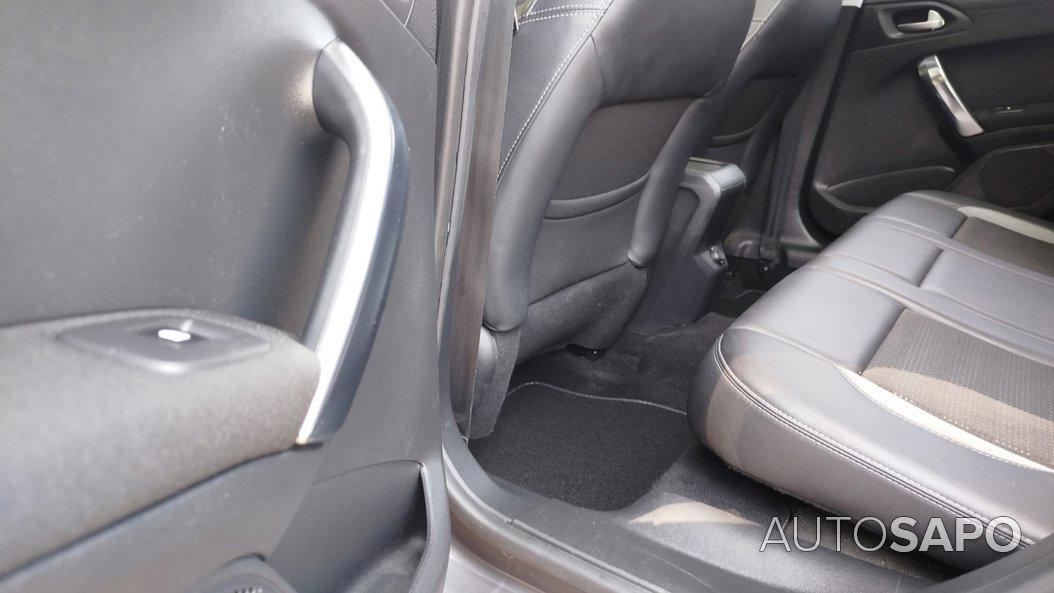 Peugeot 2008 1.2 PureTech Allure de 2015