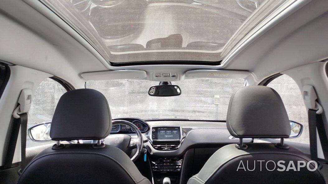 Peugeot 2008 1.2 PureTech Allure de 2015