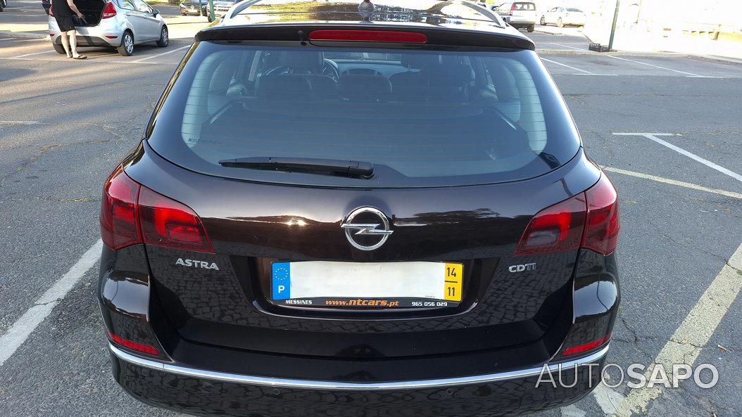 Opel Astra J Sports Tourer de 2014