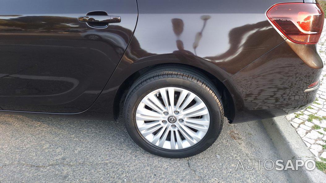 Opel Astra J Sports Tourer de 2014