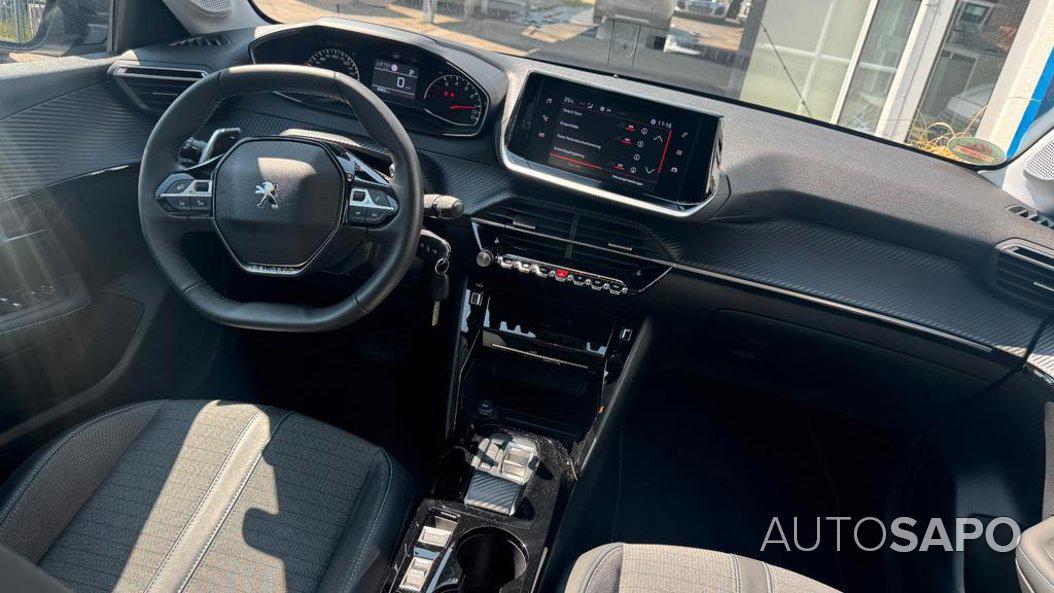 Peugeot 208 1.2 PureTech Allure Pack EAT8 de 2024