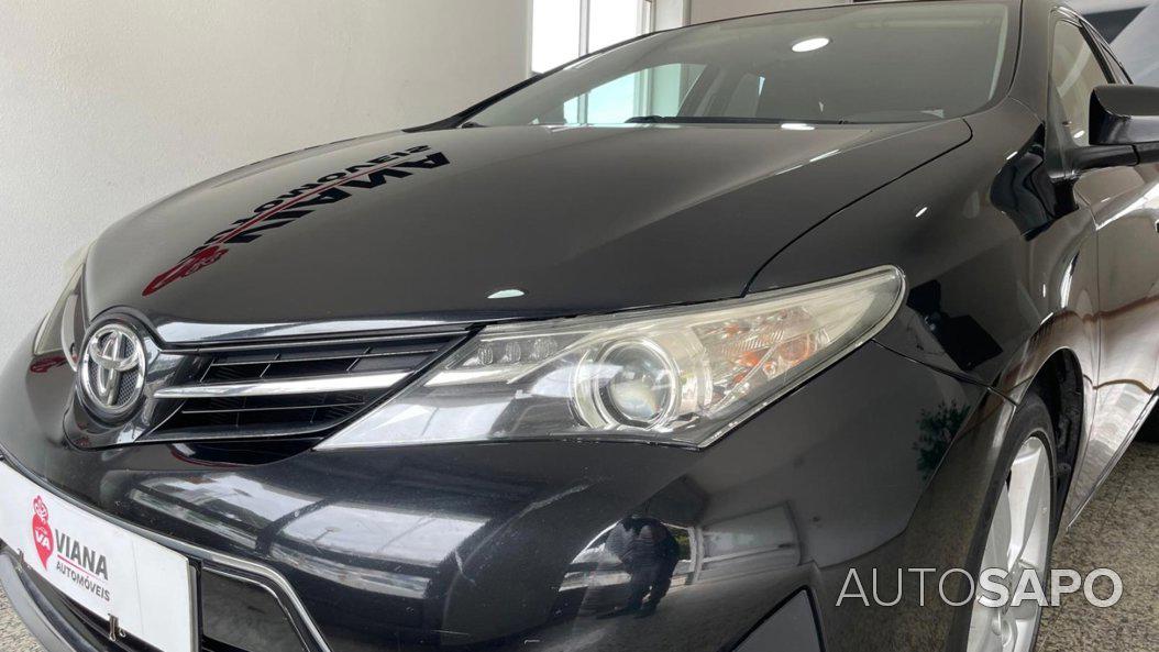 Toyota Auris 1.4 D-4D Exclusive+P.Sport de 2013