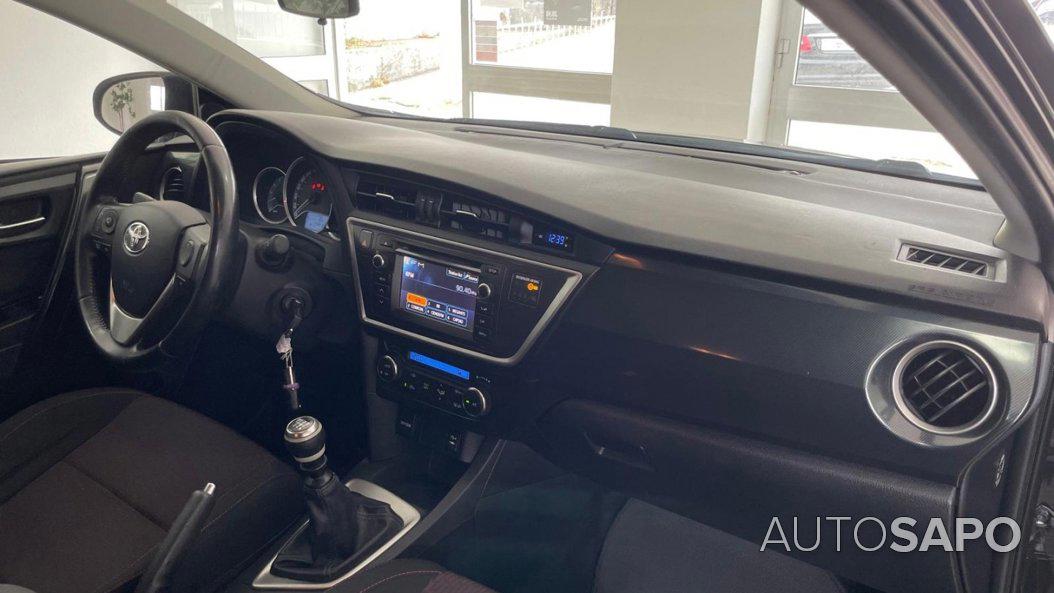 Toyota Auris 1.4 D-4D Exclusive+P.Sport de 2013
