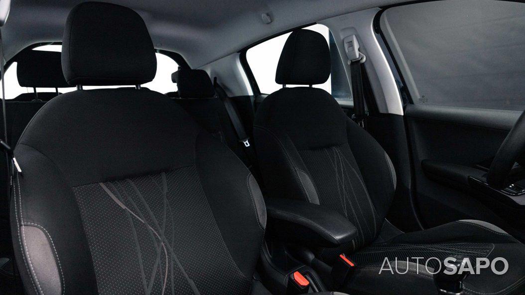 Peugeot 208 de 2015