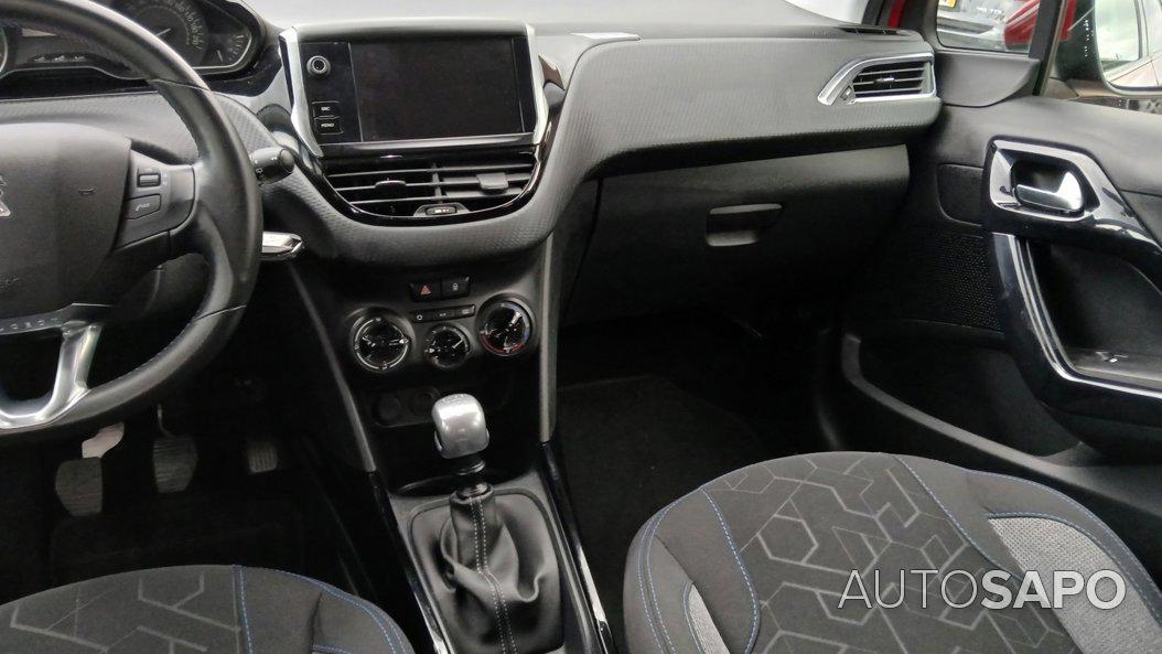 Peugeot 2008 1.2 PureTech Signature de 2019