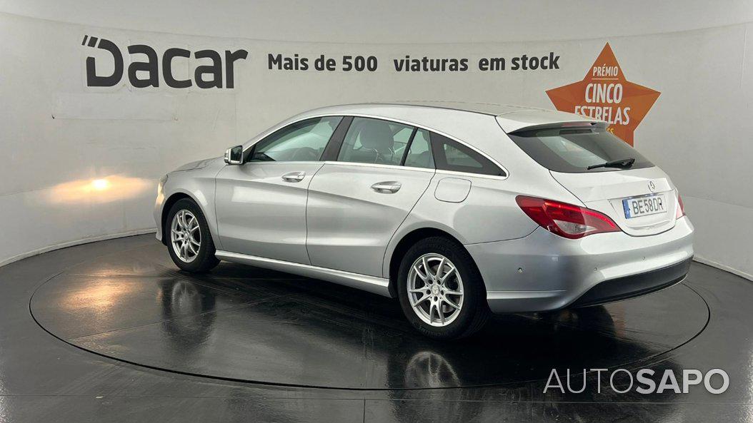 Mercedes-Benz Classe CLA 180d Shooting Brake Caixa Auto de 2017
