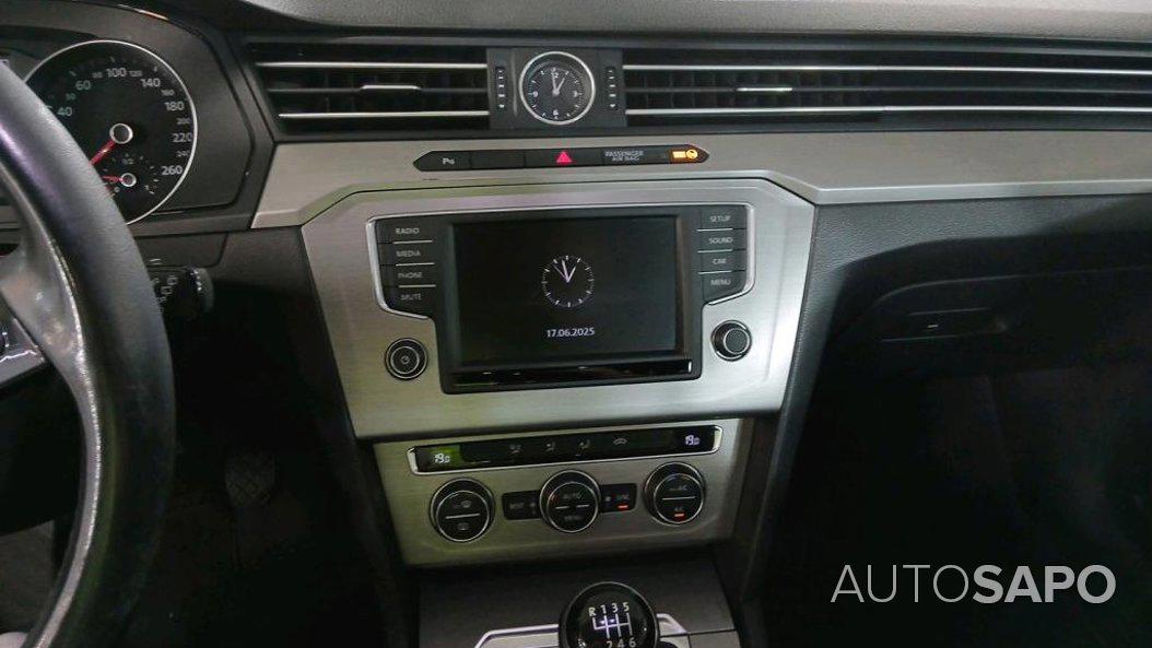 Volkswagen Passat 1.6 TDi Confortline de 2015