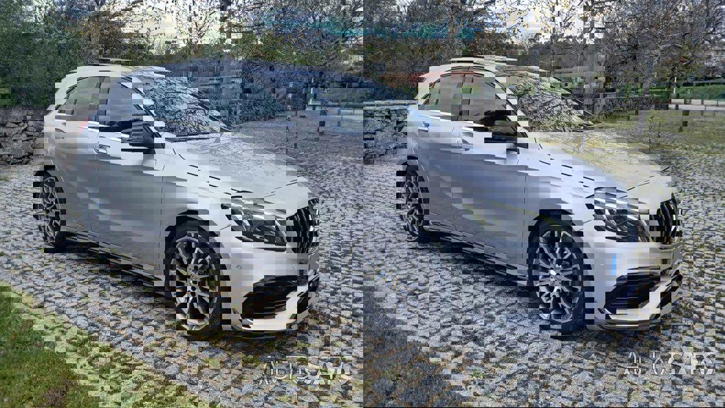 Mercedes-Benz Classe A 180 CDi BlueEfficiency AMG Line de 2016