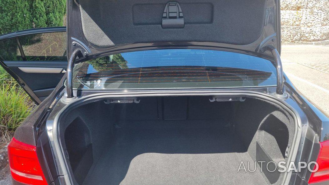Volkswagen Passat V. 1.6 TDi Confortline BlueMotion de 2013