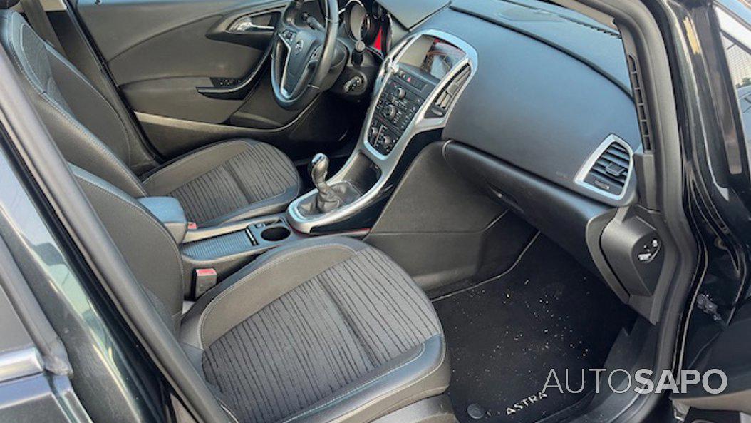 Opel Astra J Sports Tourer de 2015