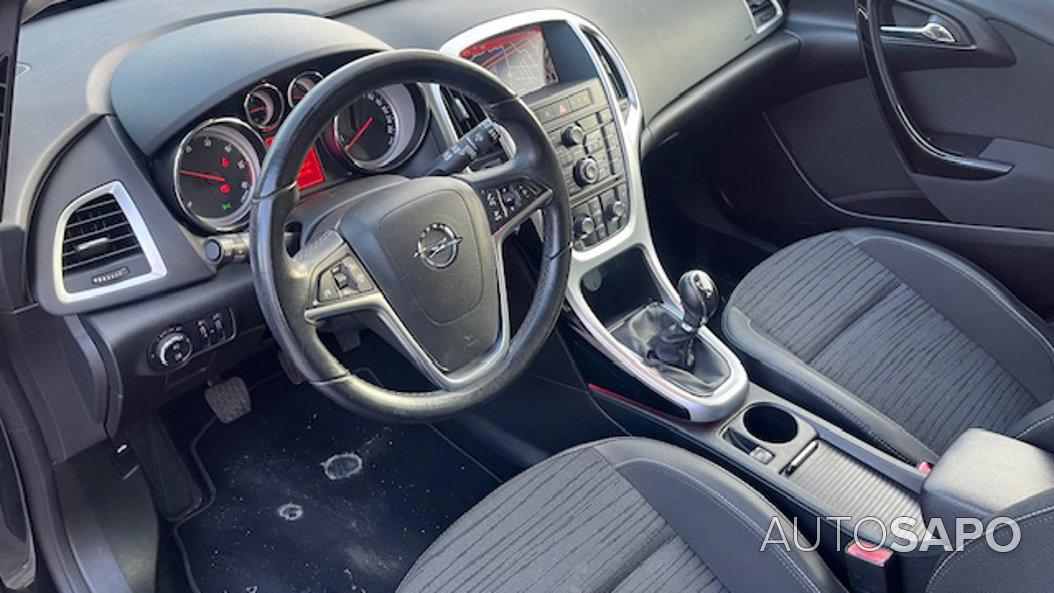 Opel Astra J Sports Tourer de 2015