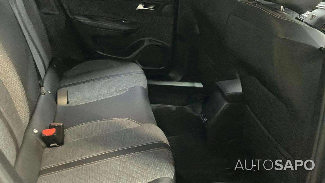 Peugeot 2008 1.2 PureTech Allure EAT8 de 2024