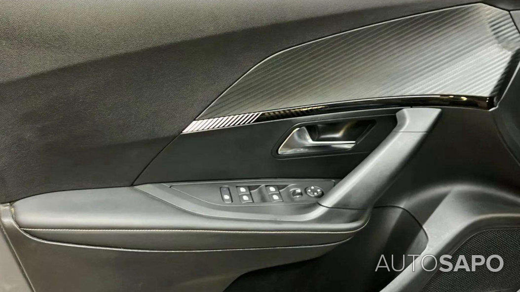 Peugeot 2008 1.2 PureTech Allure EAT8 de 2024