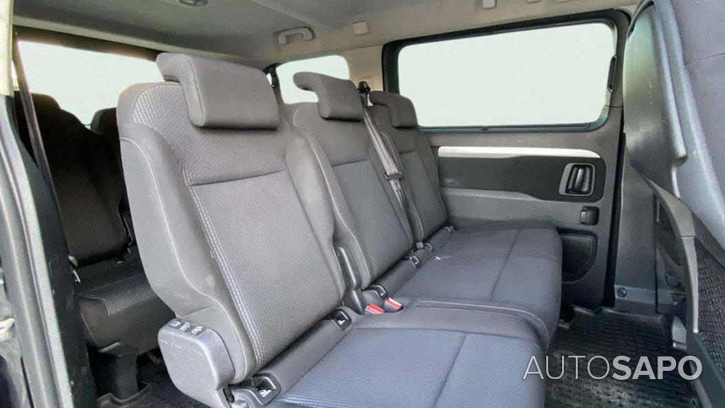Peugeot Traveller de 2020