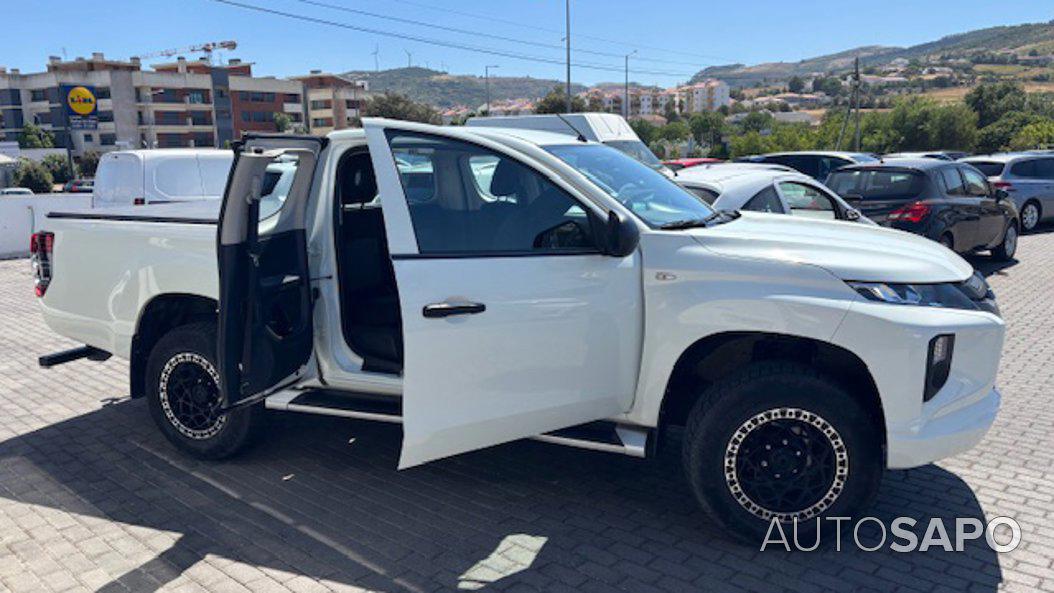 Mitsubishi L200 2.4 DI-D Club Invite 4WD de 2022