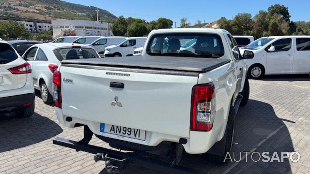 Mitsubishi L200 2.4 DI-D Club Invite 4WD de 2022