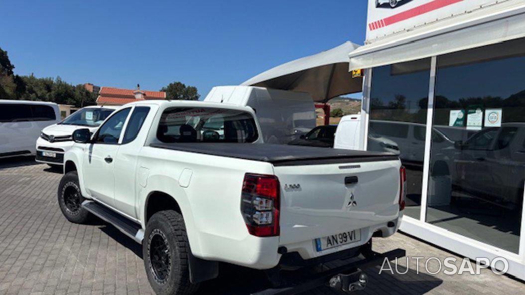 Mitsubishi L200 2.4 DI-D Club Invite 4WD de 2022