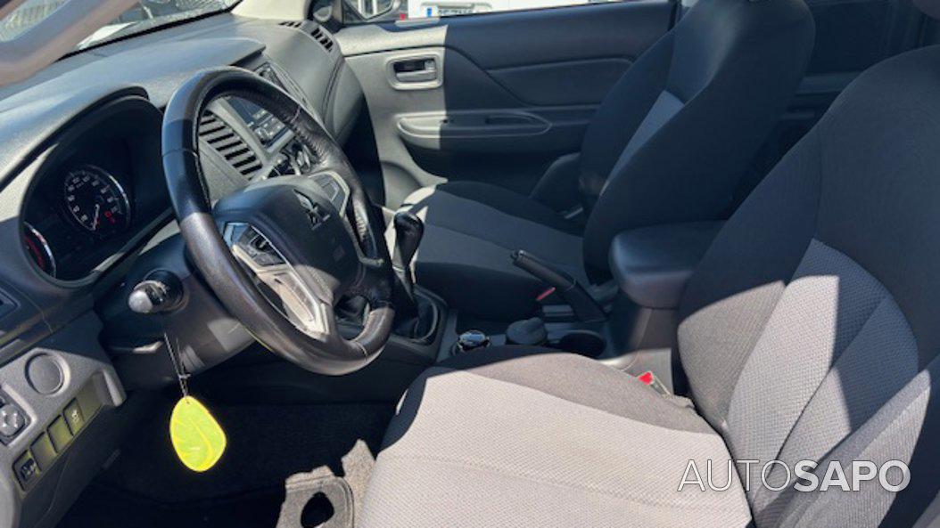 Mitsubishi L200 2.4 DI-D Club Invite 4WD de 2022