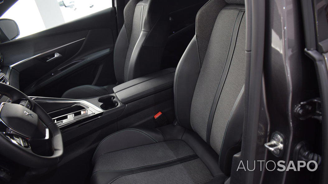 Peugeot 5008 1.2 PureTech Allure EAT8 de 2024
