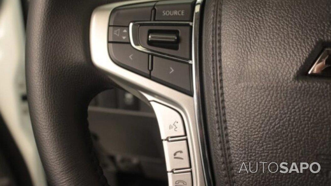 Mitsubishi L200 Strakar de 2023