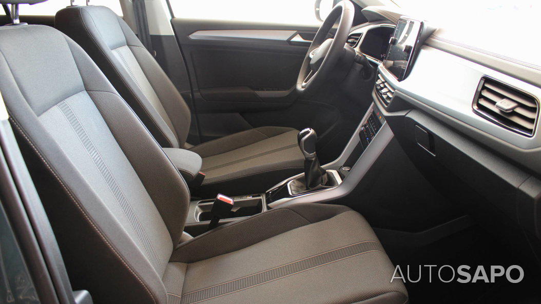 Volkswagen T-Roc 1.0 TSI de 2024