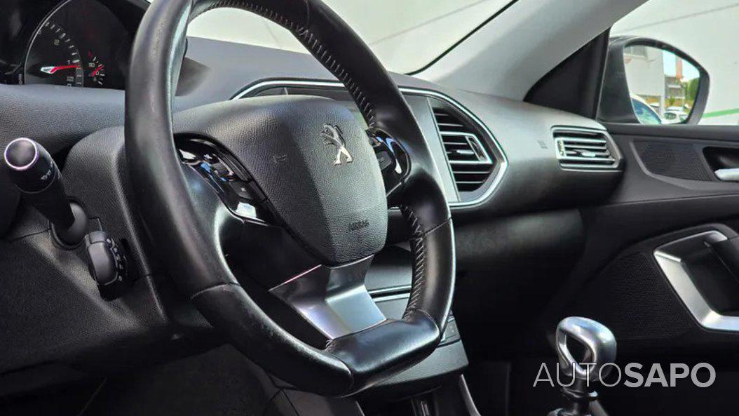 Peugeot 308 1.6 BlueHDi Allure J17 de 2016