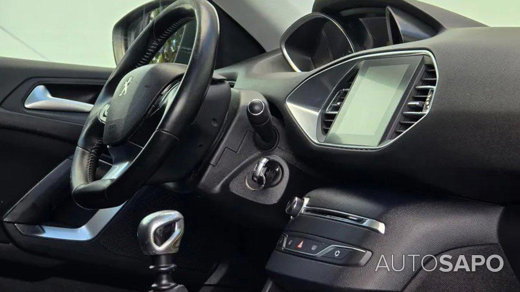 Peugeot 308 1.6 BlueHDi Allure J17 de 2016