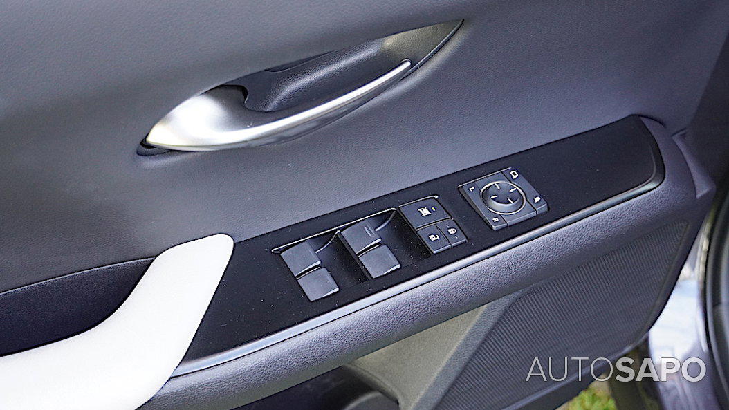Lexus UX 250h F Sport de 2024